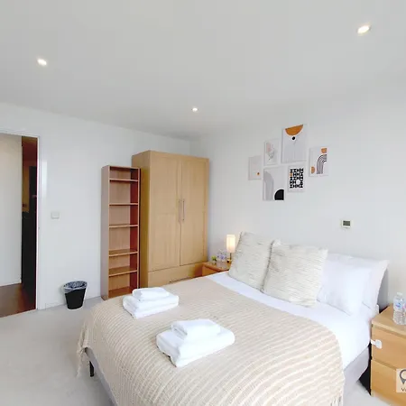 Fully Serviced Two Bed Apartment With River View Londres Exterior foto