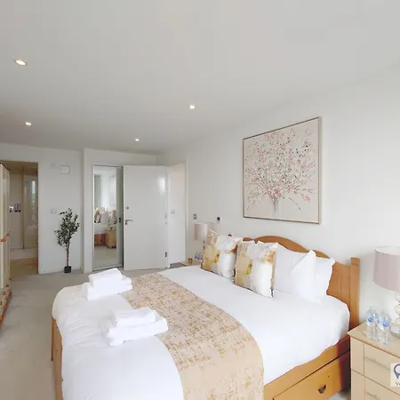 Fully Serviced Two Bed Apartment With River View Londres Exterior foto