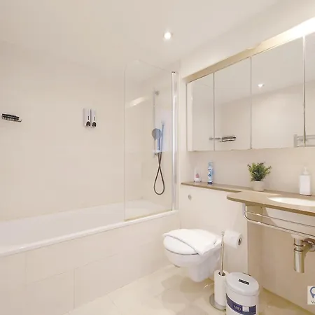 Fully Serviced Two Bed Apartment With River View Londres Exterior foto