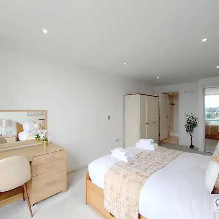 Fully Serviced Two Bed Apartment With River View Londres Exterior foto