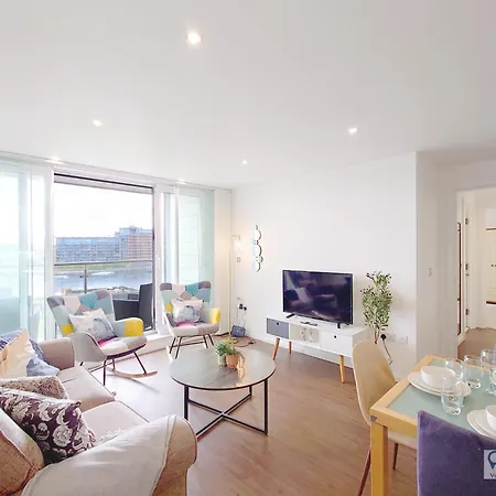 Fully Serviced Two Bed Apartment With River View Londres Exterior foto