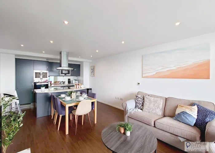 Fully Serviced Two Bed Apartment With River View